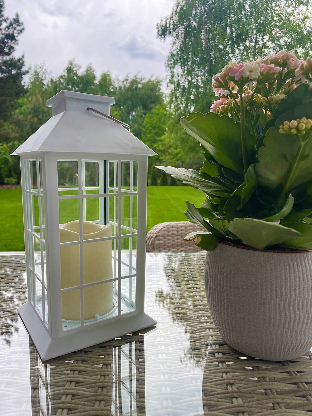 solarna-zahradna-lampa-led-2-kusy-biela-s-cidlom-sumraku